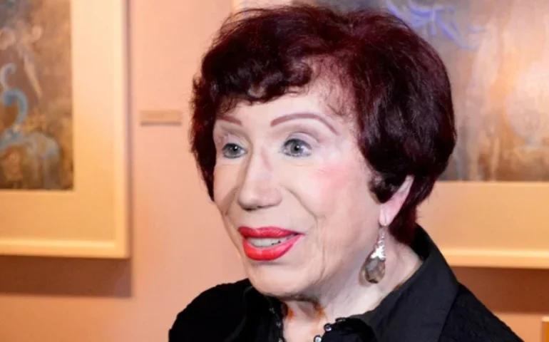 Famosos se despedem e prestam homenagens a Berta Loran