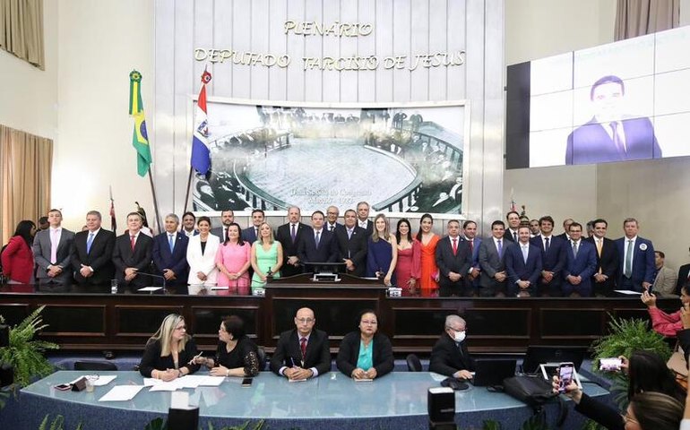 Parlamentares da 20ª Legislatura tomam posse