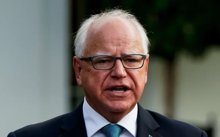 Análise: com Walz de vice, Kamala parte para ataque total contra Trump