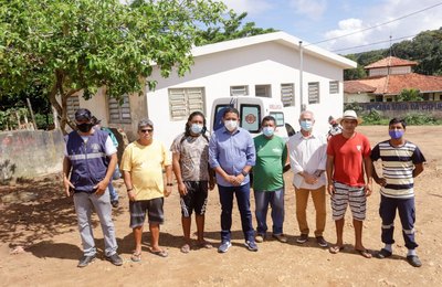 Prefeito Júlio Cezar entrega ambulância na Mata da Cafurna