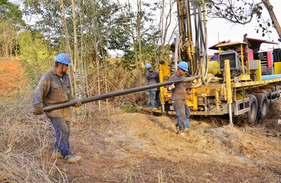 Prefeitura perfura poços artesianos na zona rural de Palmeira