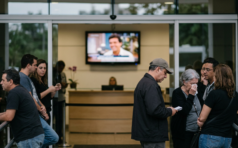 Após morte de Dennis Carvalho, TV Globo altera programação para exibir tributo ao diretor