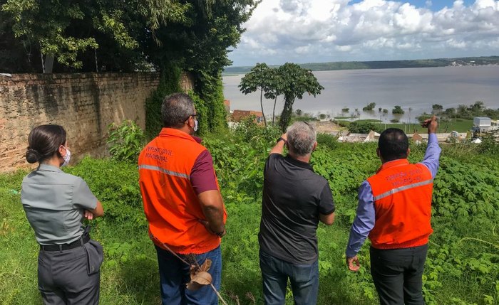 Equipes vistoriam a lagoa Mundaú, em Maceió