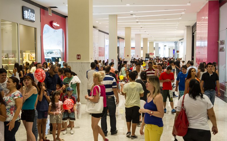 Após dois meses de elevação, indicador de consumo se retrai em março