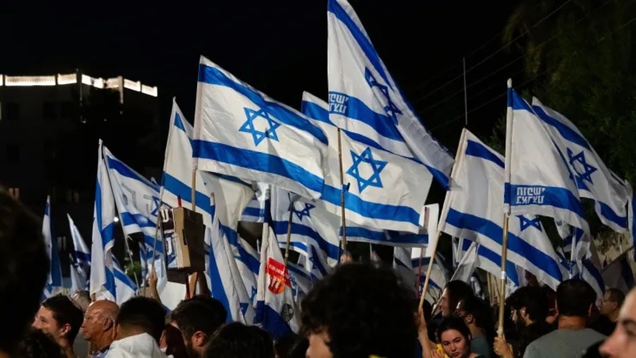 Suprema Corte de Israel começa a analisar reforma judicial que provocou manifestações massivas no país