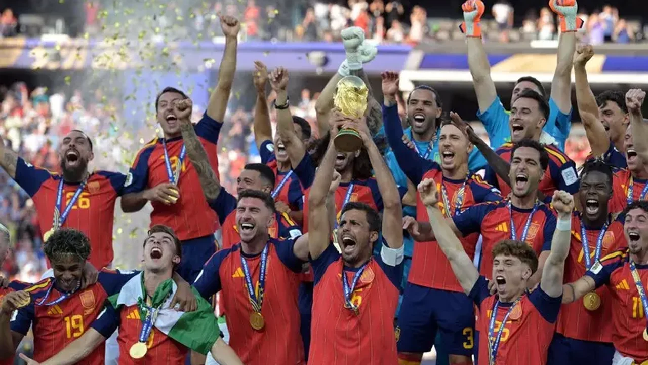 Última a conquistar título, Espanha se torna 1ª a faturar 2 Copas no século 21