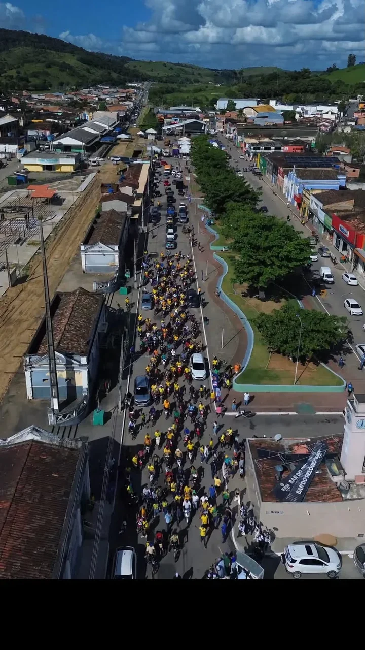 Carreata de Flávio Bolsonaro em Viçosa com candidato a vice-presidente flopa