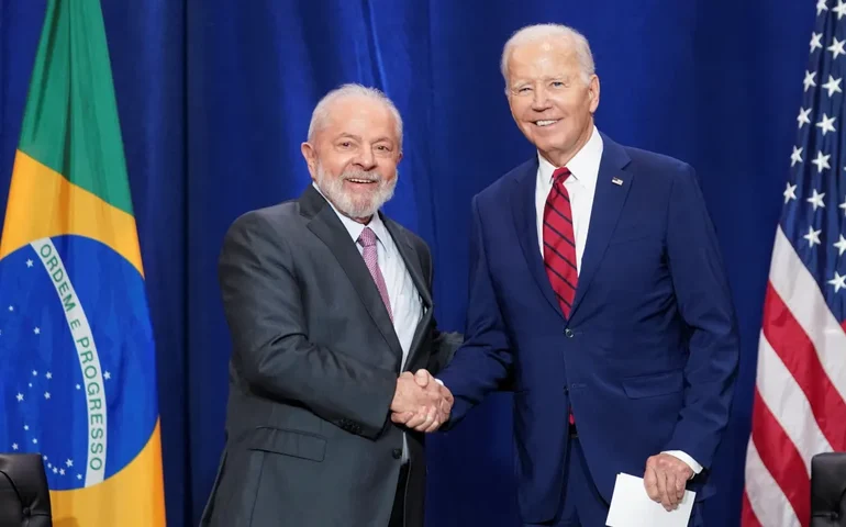 Lula diz que torce para Biden ser reeleito presidente dos Estados Unidos
