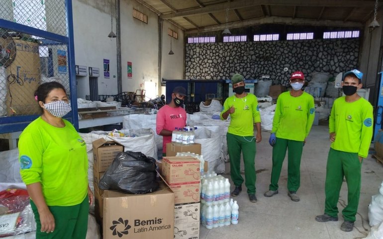 Governo entrega EPIs e material de limpeza a cooperativas e associações de catadores