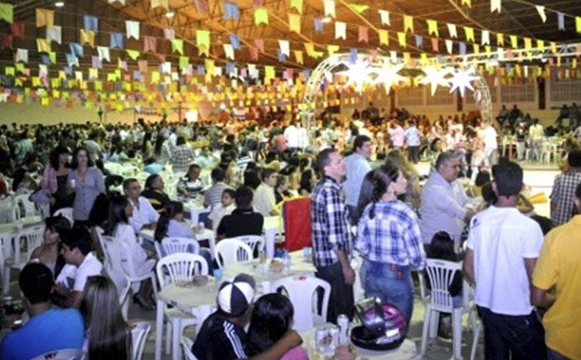 Arapiraca: Arraiá na UBS Capim movimenta 300 idosos em arrasta-pé