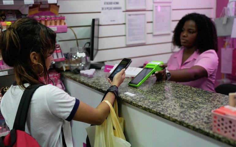Críticas dos EUA e interesse da China colocam o Pix no centro da disputa global por pagamentos digitais