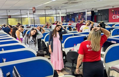 Uninassau Maceió leva cinesioterapia para os colaboradores da AlmavivA