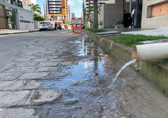 Operação autua construtora por lançamento irregular de esgoto
