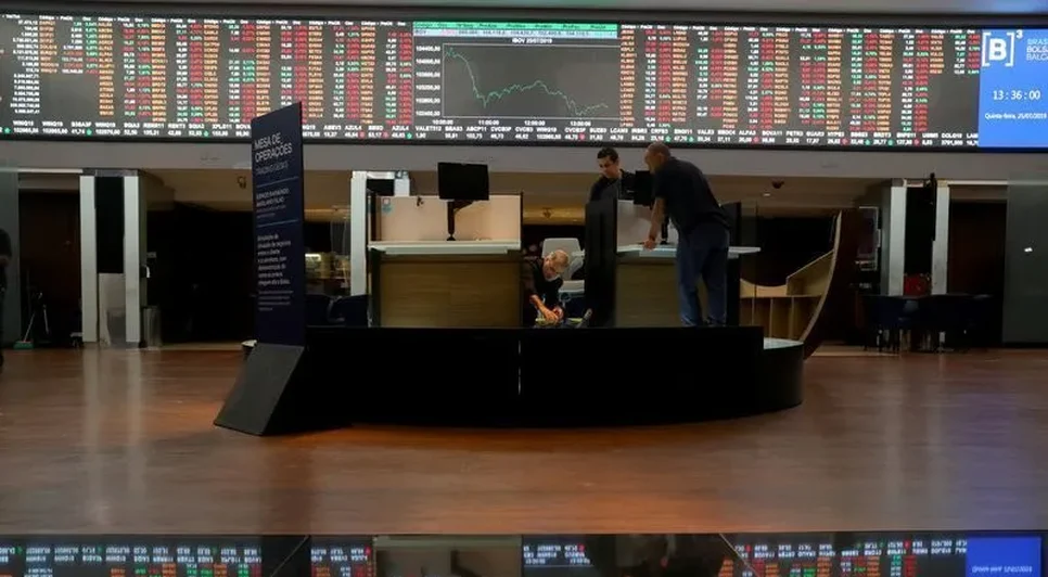 No Brasil, a ferramenta é acionada conforme a variação negativa do Ibovespa, principal índice da Bolsa brasileira (B3) / Foto: REUTERS/Amanda Perobelli