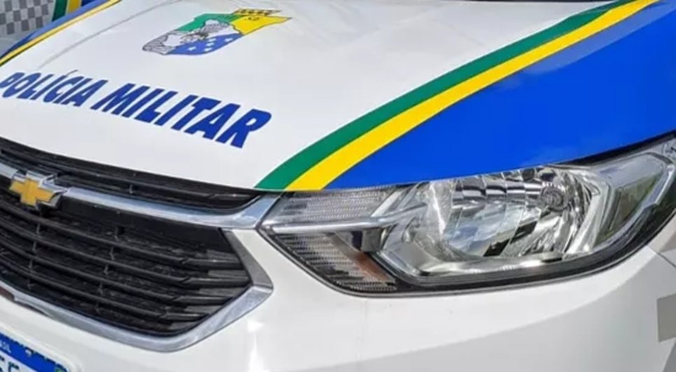Jovem assalta passageiros de ônibus com faca, tenta fugir e é preso em Aracaju