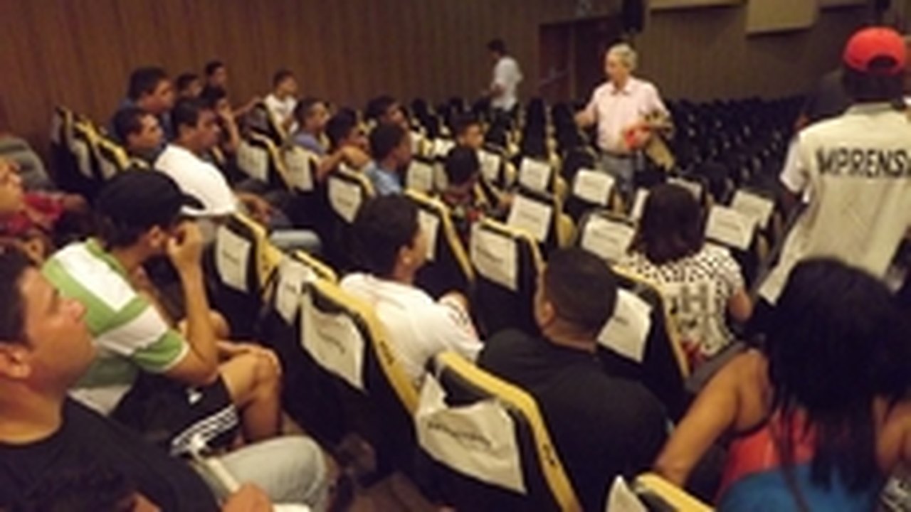Frei Betto passa mensagem especial a socioeducandos durante a Bienal