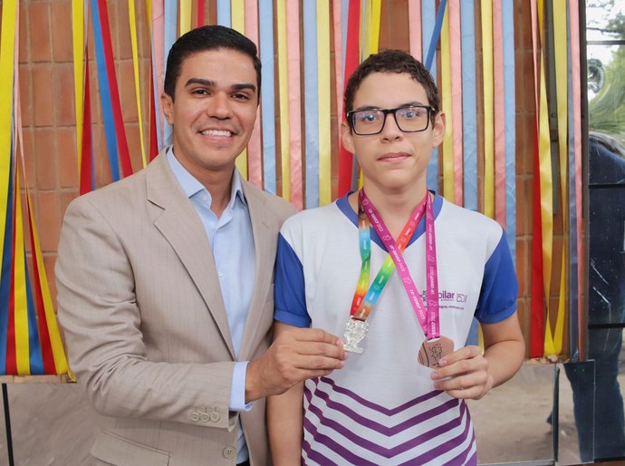 Vereador celebra conquista de estudante pilarense em olimpíada de conhecimento: ‘Compromisso com a educação’