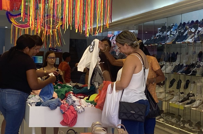 Prévias carnavalescas movimentam comércio em Palmeira dos Índios