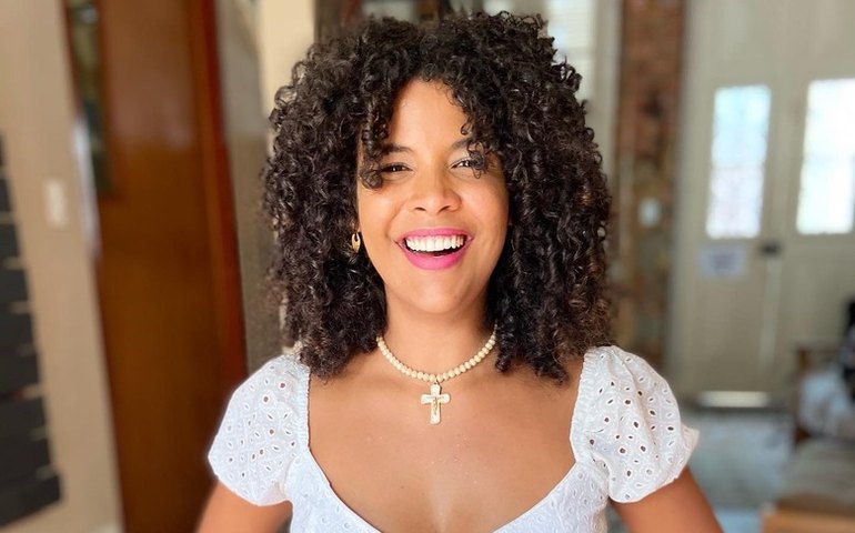 Um dos maiores talentos da nova cena artística nacional, Vitória Rodrigues lança o single “Agradeça”