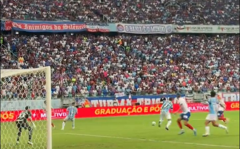 Bahia vence e Grêmio termina jogo com o banco de reservas vazio na Arena Fonte Nova
