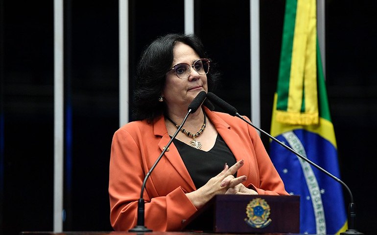 Damares defende aumento de pena para abuso sexual de crianças