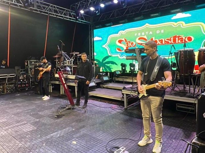 Milhares de pessoas lotam Limoeiro de Anadia em noite de shows em homenagem a São Sebastião