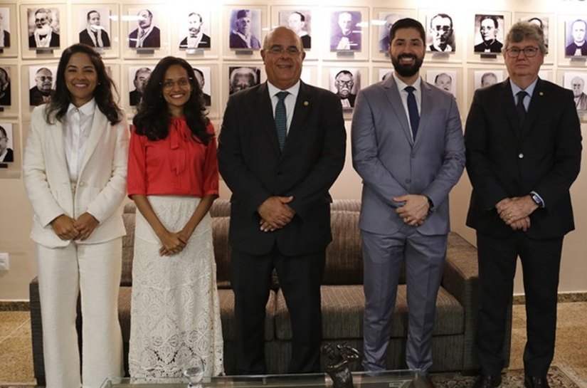 Presidente Fernando Tourinho empossa juízes em novas unidades judiciárias