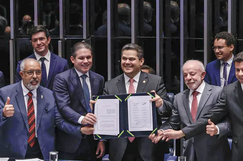 Alcolumbre homenageia Paim no fim da 6x1; entenda motivo