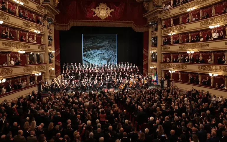 Itália celebra com 'democracia' 80 anos de reabertura do Teatro alla Scala