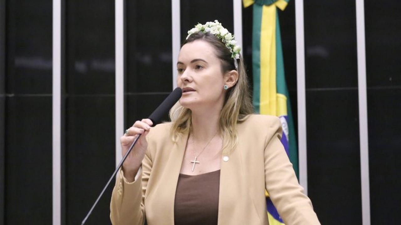 Júlia Zanatta diz ter certeza de que Michelle disputará o Senado e minimiza atrito com Flávio