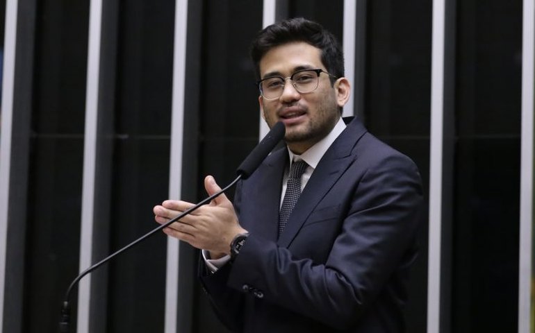 Kim Kataguiri propõe emenda que autoriza Brasil a produzir bomba atômica