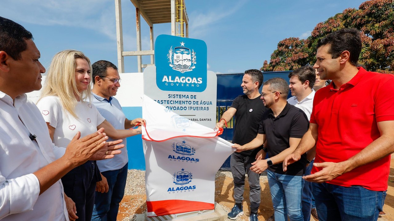 Paulo Dantas inaugura sistema de abastecimento de água e beneficia mil pessoas, em Estrela de Alagoas