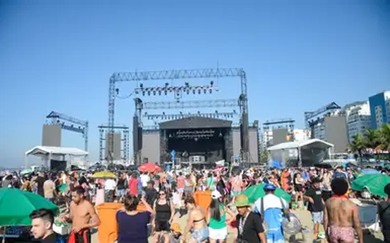 Serralheiro morto durante montagem de palco para show de Shakira deixa mulher e dois filhos