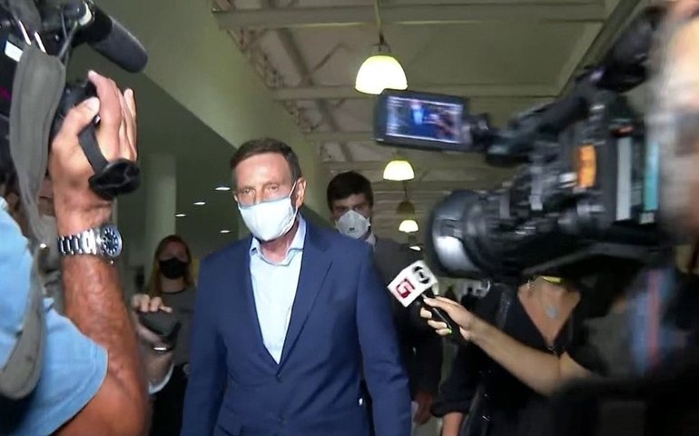 Presidente do STJ coloca Crivella em prisão domiciliar com uso de tornozeleira