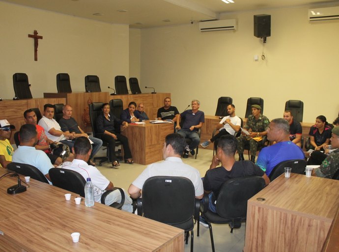 Secretário de Esportes de Penedo debate ajustes no Programa Bolsa Atleta com vereadores e desportistas