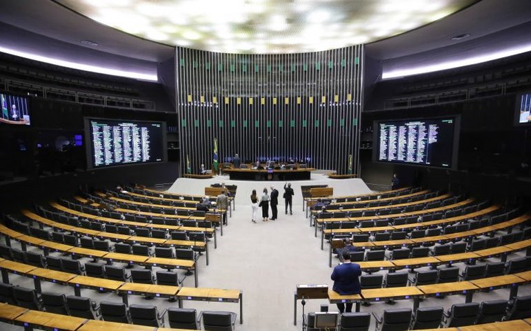 Julgamento de Bolsonaro domina debates no Plenário da Câmara