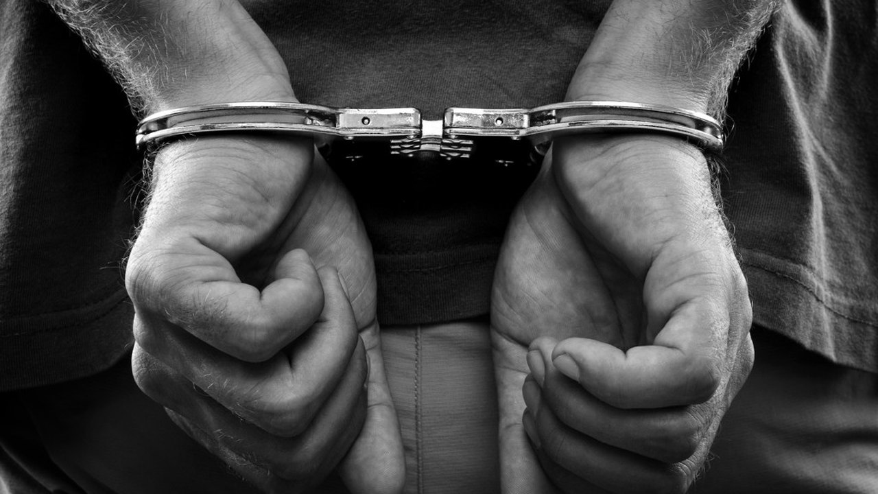 Policiais são presos por receber propina do tráfico de drogas no Rio
