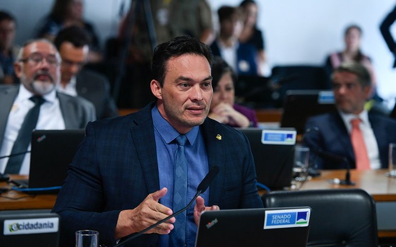 Projeto busca impedir cancelamento de planos de saúde para pacientes com câncer