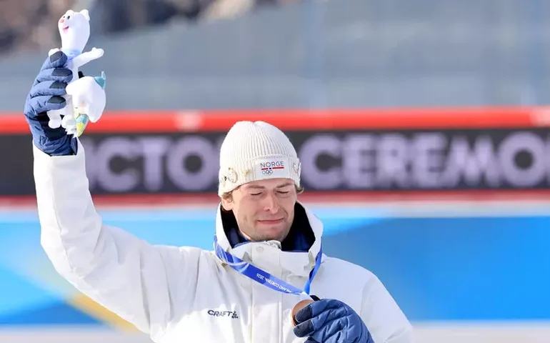 Norueguês revela infidelidade durante entrevista após bronze olímpico