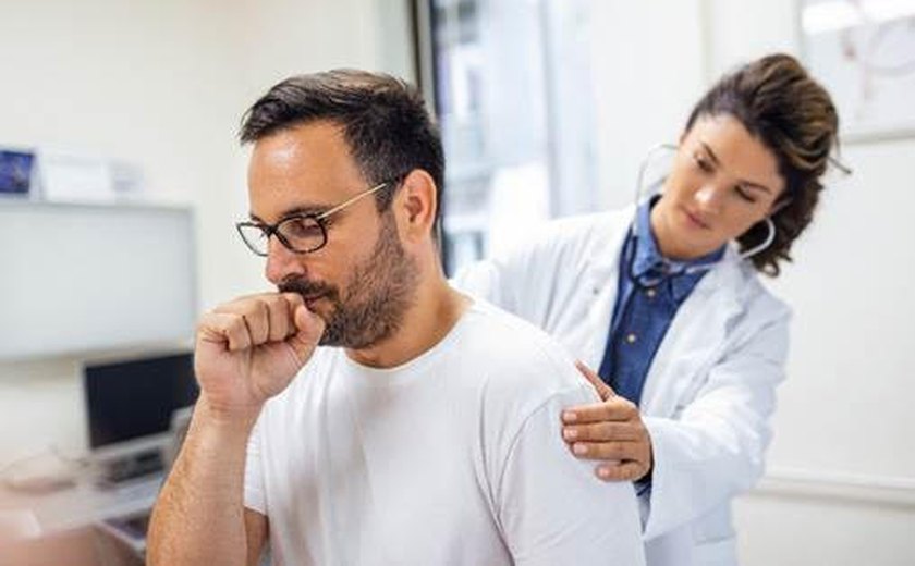 Fibrose Cística: Tosse persistente e falta de ar estão entre os sinais da doença