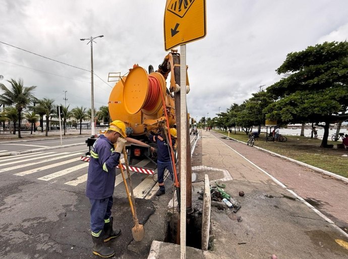 Infraestrutura executa limpeza da rede de drenagem no Jaraguá e reforça ações preventivas contra alagamentos