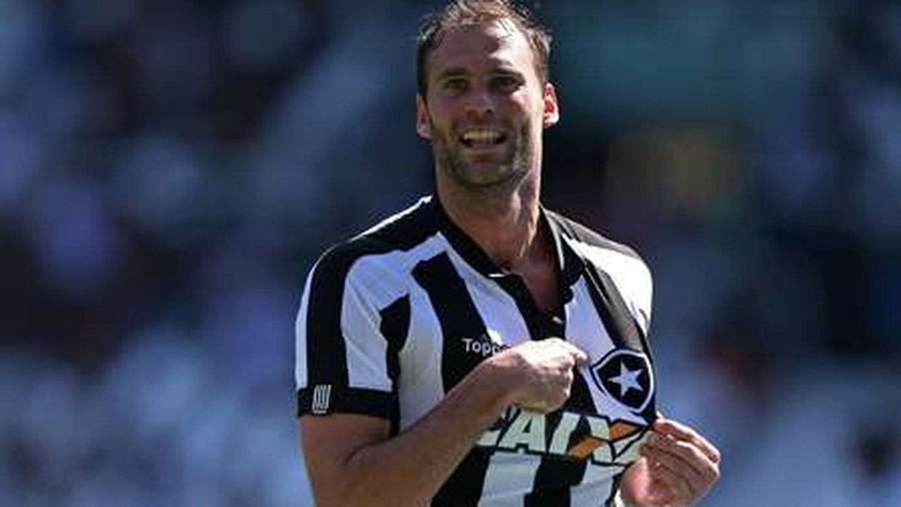 Botafogo anuncia a rescisão de contrato do zagueiro argentino Joel Carli