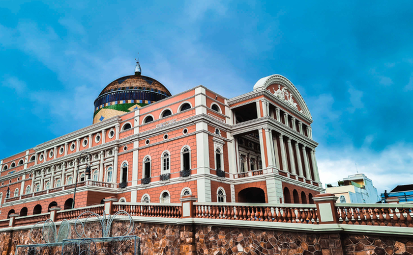 Teatro é eleito o “monumento mais bonito” do Brasil