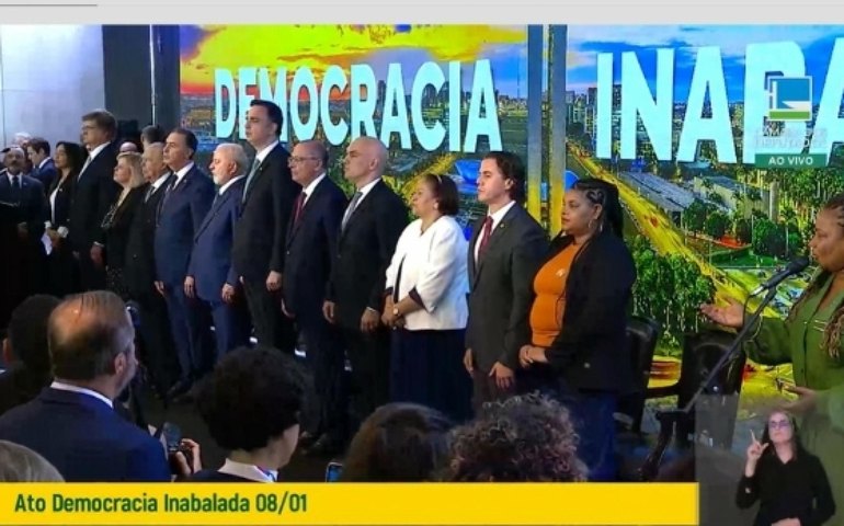 Ronaldo Lessa representa Alagoas no ato “Democracia Inabalada” em Brasília