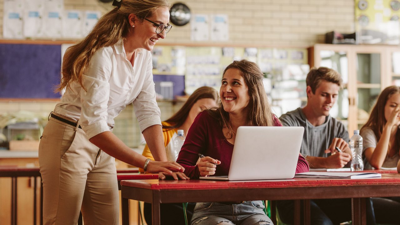 Desafio Criativos da Escola seleciona melhores projetos estudantis de impacto social
