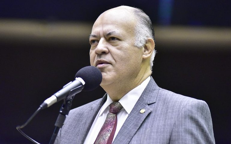 Comissão aprova exigência de certidão de antecedentes criminais para habilitação ao casamento