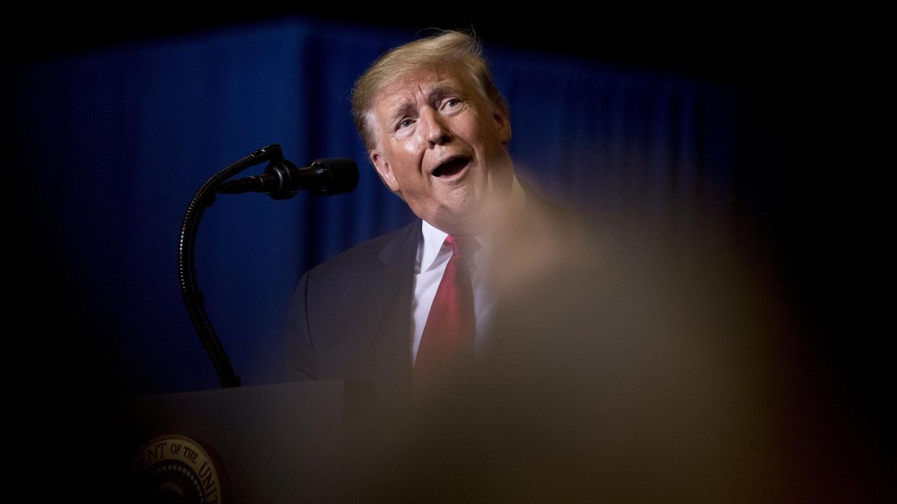 Trump afirma que Irã está derrotado e busca acordo, mas rejeita proposta
