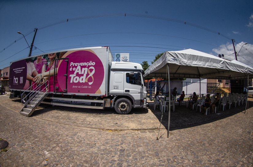 Saúde de Maceió leva Carreta do Amor ao Caetés para mutirão de mamografias