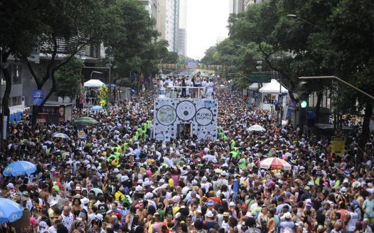 Crise econômica afeta desfiles de Carnaval