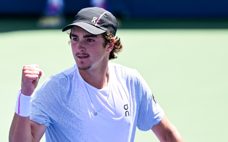 Brasil e Grécia empatam 1º dia de duelos na Copa Davis com triunfos de João Fonseca e Tsitsipas